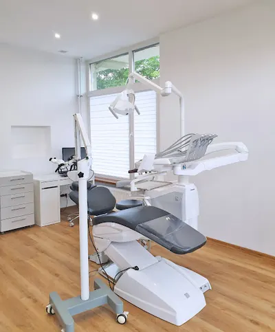 Krosdental Stomatologia - lek.dent. Izabela Delikat, lek.dent. Piotr Świergul - dentysta Krosno